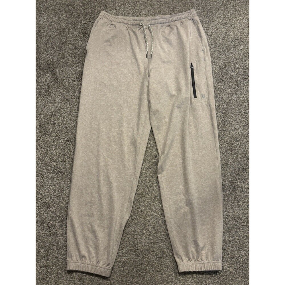 Vuori Sunday Performance Jogger Men Large L Beige Athletic Zip Pocket V4049 Logo